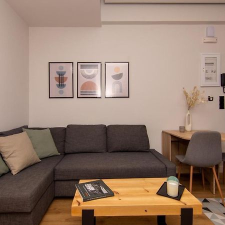 Studio 48, Cozy Apartment In Kalamata City Center Ngoại thất bức ảnh